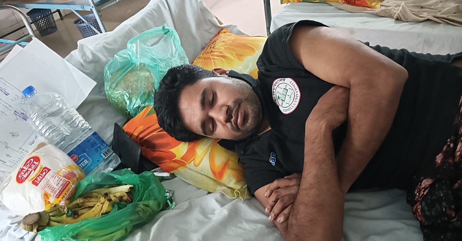 কুবির সাবেক শিক্ষার্থী ছুরিকাহত, ছিনতাইয়ের শিকার